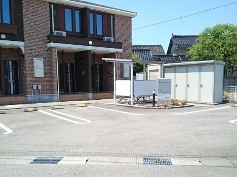 サンライト　ムーンの駐車場|駐車場があるので、車を買う予定の方も安心です