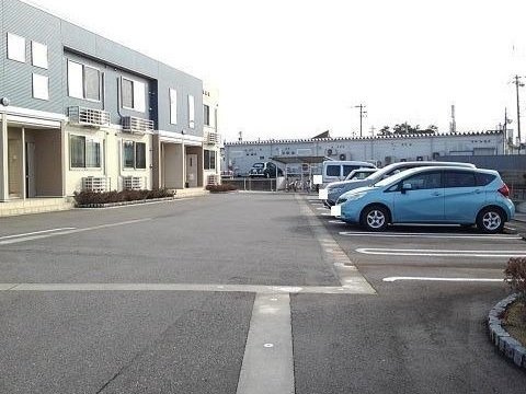 アヴェニールの駐車場|駐車場に車を止められます