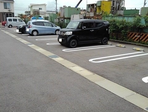 ポライトⅡの駐車場|カースペースがあります