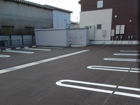 ヴィ・エスポワールの駐車場|車をお持ちの方に嬉しい駐車場付きの物件です