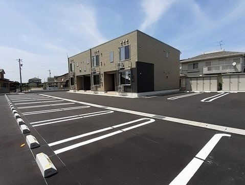 ドムスサンセールⅥ　Ｂの駐車場|カースペースがあります