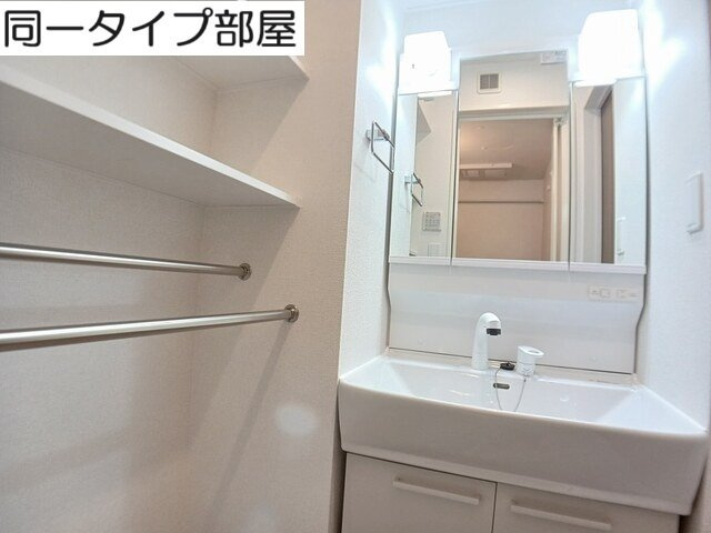メゾン　ラ　ヴェールの洗面所|コンパクトで使いやすい洗面所