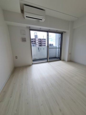 セレニテ甲子園Iの居間・リビング