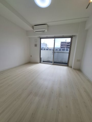 セレニテ甲子園Iの居間・リビング