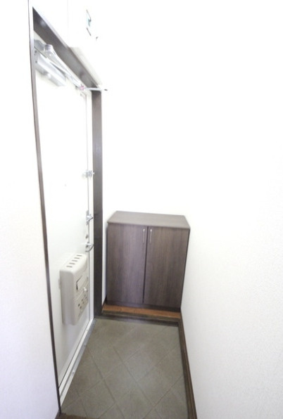 シャトレーひばりＣ棟の玄関