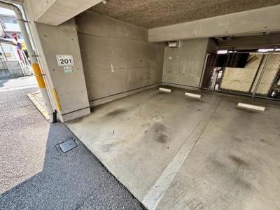 【駐車場】 | 【26日(土)・27日(日)室内見学可能】ベアドール壱番館 | 1台専用駐車場あり
使用料無料でご利用いただけます！