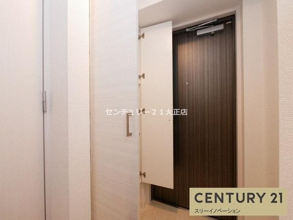 レオンヴァリエ大阪ベイシティ２の玄関