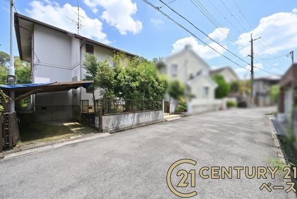 北葛城郡広陵町馬見南２丁目の売地の前面道路含む現地写真|■現地撮影写真■ 道路との高低差がなく道路幅も広いため、駐車もしやすいです。