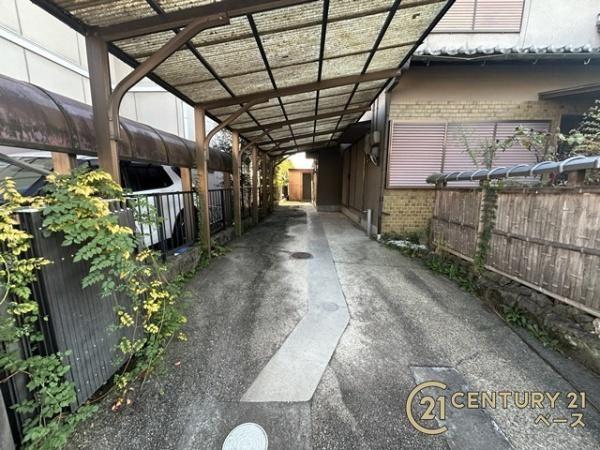 生駒郡安堵町岡崎　一戸建の駐車場|■現地撮影写真■駐車スペースは縦列２台可！来客時なども安心です！