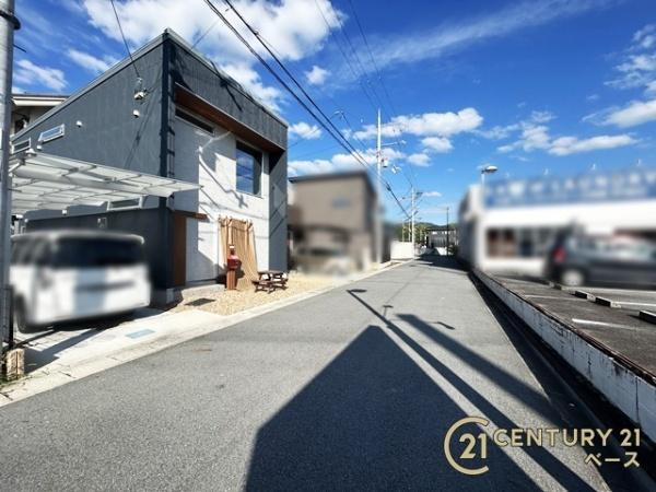 天理市別所町　一戸建の前面道路含む現地写真|■現地撮影写真■前面道路も広々としていて安心！