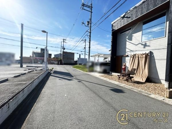 天理市別所町　一戸建の前面道路含む現地写真|■お買い物施設が近く便利な環境！