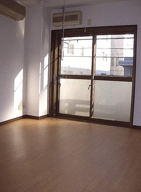 土屋ビルの居間・リビング