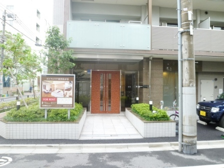 コンフォリア浅草松が谷 のエントランス
