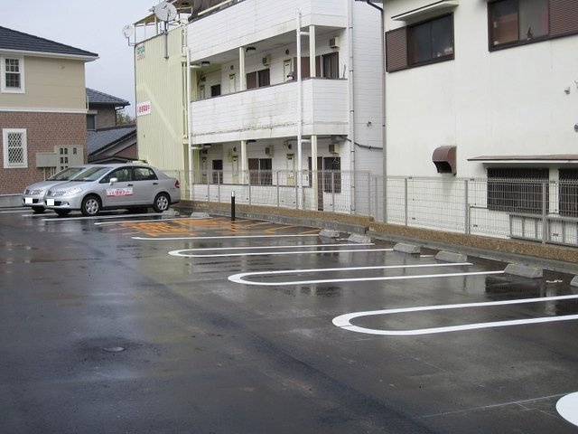 レジデンス有馬の駐車場