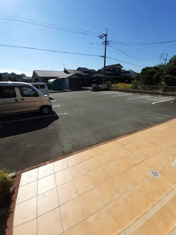 ベル・アンジュの駐車場