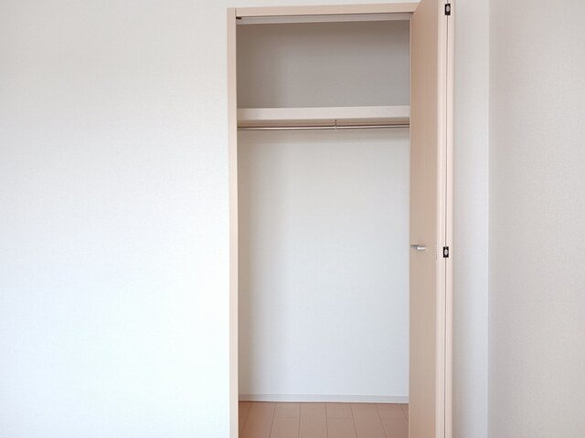 富山市向新庄町４丁目のアパートの収納