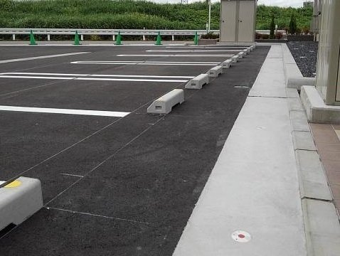 富山市黒瀬北町１丁目のアパートの駐車場