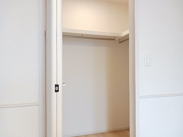 富山市有沢のアパートの収納