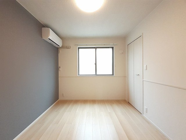 富山市金山新東のアパートの内装