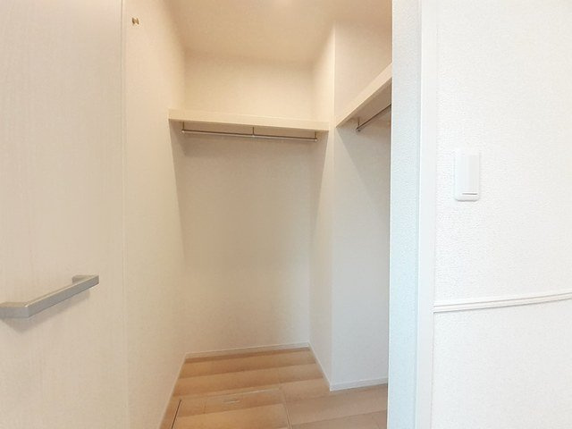 富山市金山新東のアパートの収納