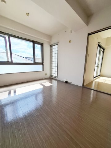 ヒルズ三番町の居間・リビング