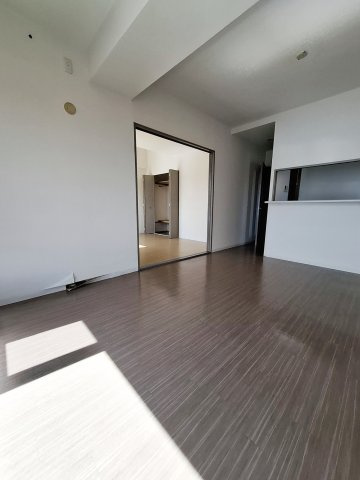 ヒルズ三番町の洋室