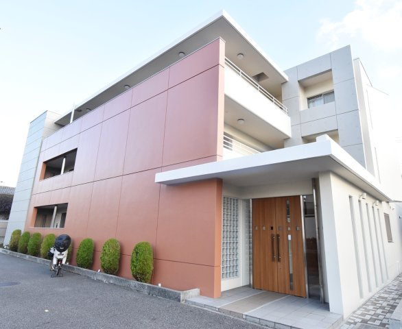 ヒルズ三番町の外観