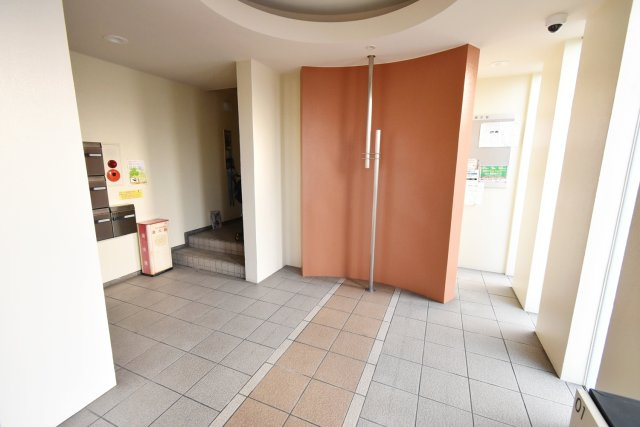 ヒルズ三番町のロビー