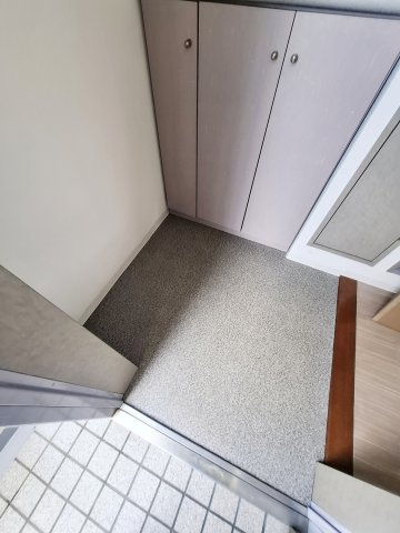 ヒルズ三番町の玄関
