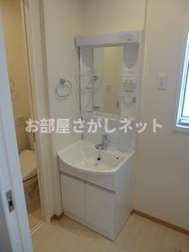 オマーチェ【おとり物件なし】の洗面所|朝の身支度に便利な独立洗面台です。