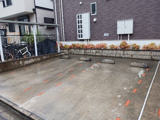 グランディールの駐車場