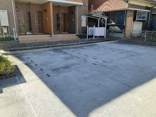 ロータスの駐車場