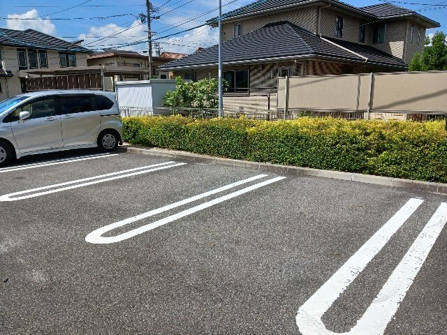 セント　グレイスの駐車場