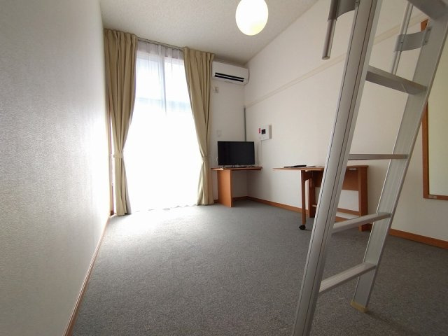 レオパレスカメリアのその他|1階はフローリング仕様です。