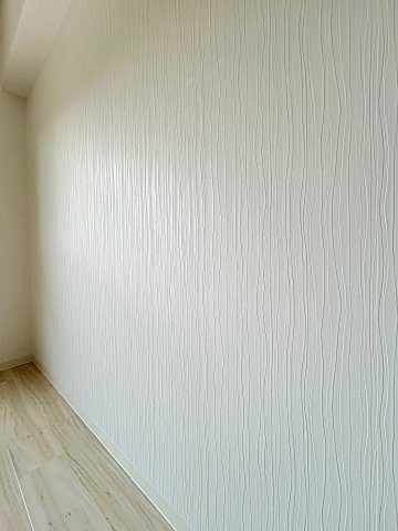 レージュエクセルの内装|リビングの壁紙はさりげないアクセントクロス仕様