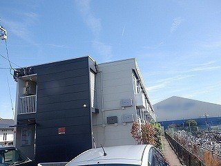 レオパレスｆｉｄａｒｅの外観|2022年6月に外壁塗装いたしました。