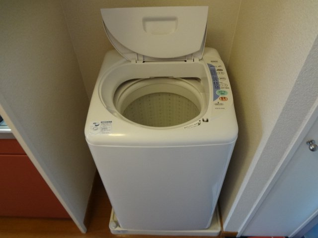 レオパレスｆｉｄａｒｅの玄関|洗濯機