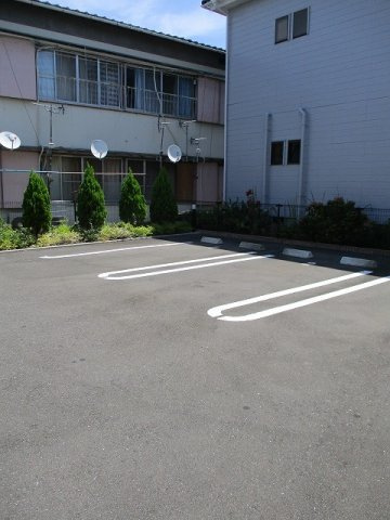 ラ・ポエムの駐車場