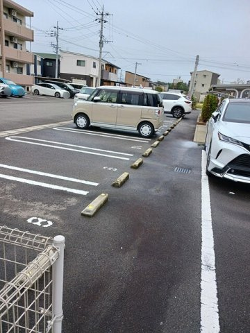リライフ　Ⅱの駐車場