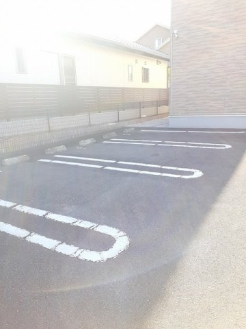 フランベルの駐車場