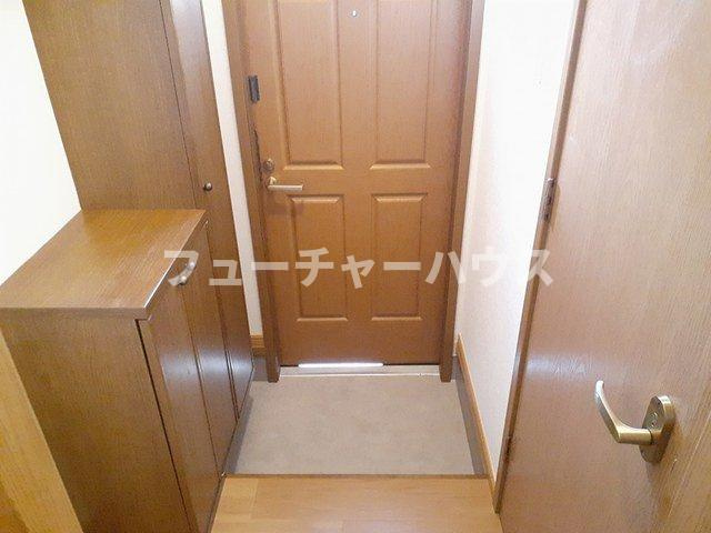 プレミアージュＢの玄関|明るい玄関です
