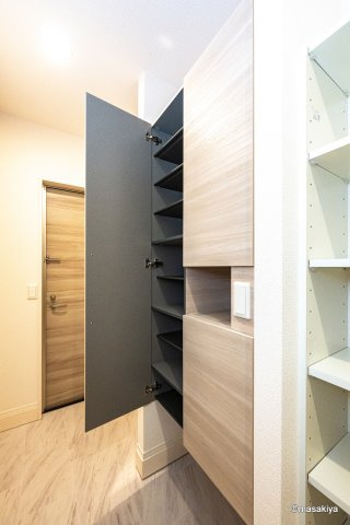 コンフォートTOWAの玄関|写真は同じ大和ハウス施工のものです。色・仕様は異なります。