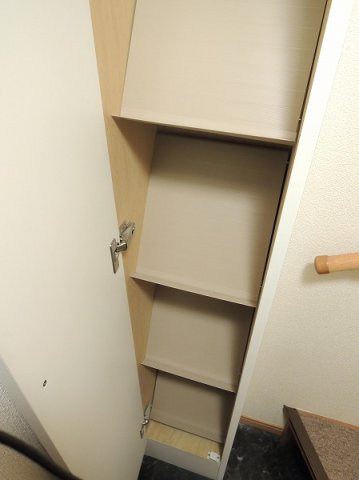 レオパレス白井の玄関