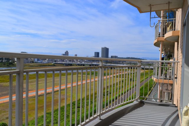 府中市住吉町２丁目の中古マンションのバルコニー