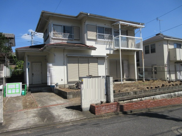 中古戸建　鳩山町鳩ヶ丘3-19-9（リフォーム空宅）の前面道路含む現地写真