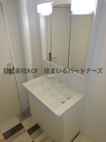 第17上野ビルの独立洗面台|朝の支度にも助かる、独立の洗髪洗面化粧台