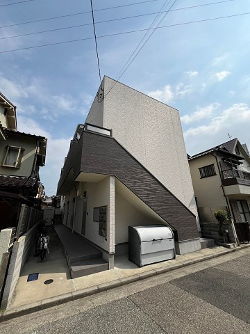 尼崎市西立花町１丁目のアパート