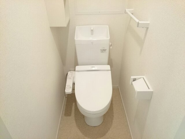サンビリンのトイレ|落ち着いた色調のトイレです