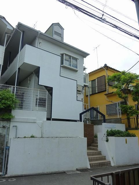横浜市磯子区中原３丁目のアパート