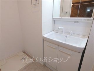 カーサ・グランデ　Ｃの洗面所|三面鏡付きシャンプードレッサー